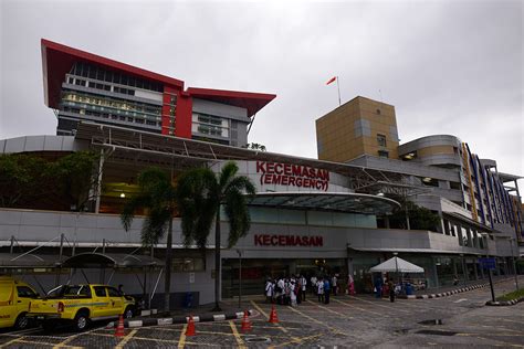 alamat pusat perubatan universiti malaya